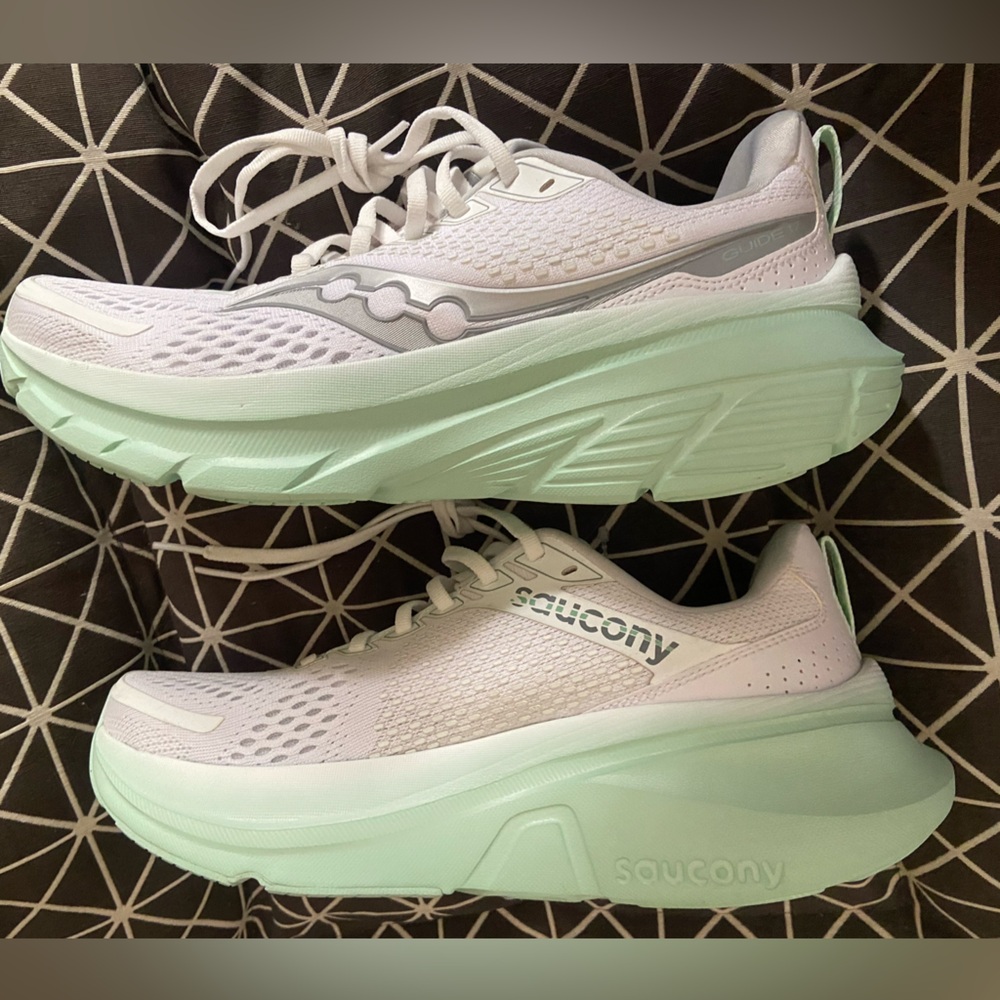New WOMEN'S SAUCONY GUIDE 17 RUNNING SHOES